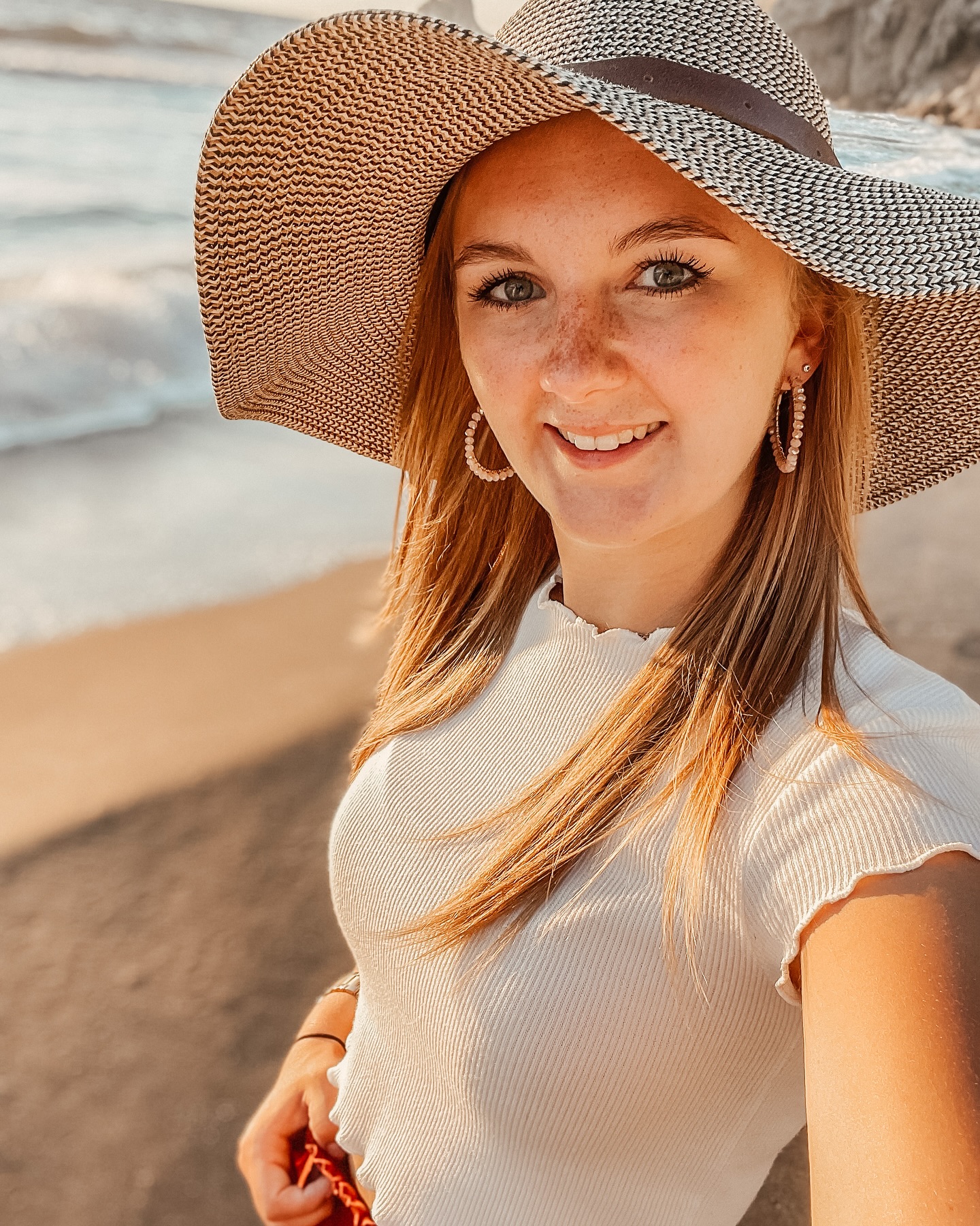 Hej, ich bin Danny – kreative DIY-Süchtige und ehemalige Braut! ✨

Meine Hochzeit liegt zwar hinter mir, aber die Erinnerungen, das Kribbeln beim Planen und all die kreativen Details, die diesen Tag einzigartig gemacht haben, begleiten mich bis heute. 🤭 Alles war bis ins kleinste Detail aufeinander abgestimmt – mein persönliches Herzensprojekt. Und genau das möchte ich hier mit euch teilen: Einblicke in meine DIY-Hochzeit, Ideen für eure eigene Feier und all die kleinen Dinge, die eine Hochzeit besonders machen. 💍

Aber Kreativität endet nicht nach dem Ja-Wort – auch im Alltag sprudeln die Ideen weiter. Deshalb nehme ich euch neben der Hochzeitsinspiration auch mit in meine kreative Welt. 👩🏼‍🎨

Wenn ihr auf der Suche nach einzigartigen Hochzeitsideen seid oder einfach gerne kreative Inspiration sammelt, seid ihr hier genau richtig. Ich freu mich, dass ihr da seid! 💛

#Hochzeitsinspiration #DIYHochzeit #Hochzeit2025 #Hochzeit2026 #Hochzeitsideen #Braut2025 #Braut2026 #DIYWedding #hochzeitsinspo #hochzeitsplanung