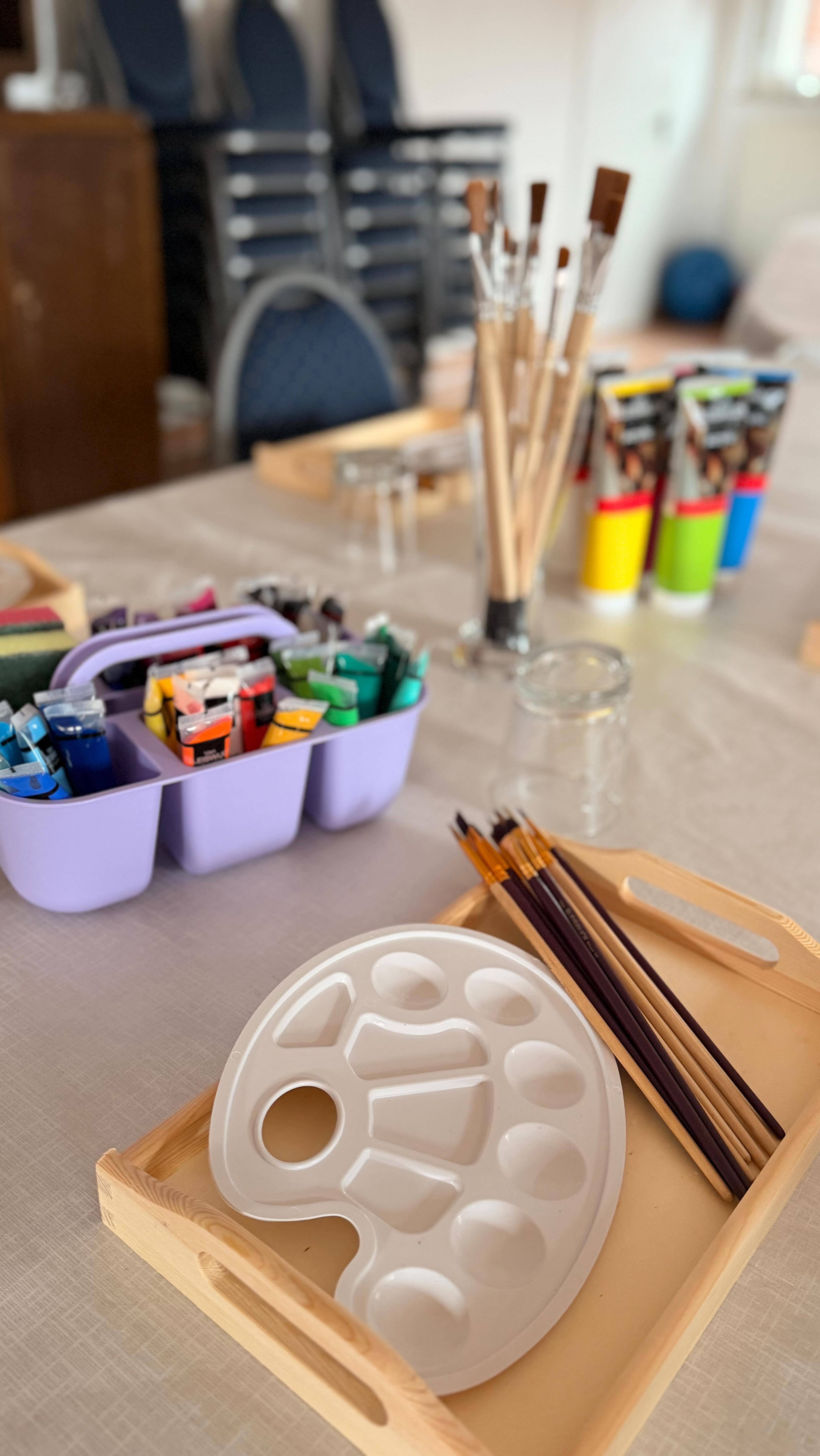 Mach mal Kunst. Vol. 01 🎨

Ein Tisch voller Farben.
Pinsel in der Hand.
Ideen, die plötzlich überall sind.

Kein Plan.
Kein Perfekt.
Aber genau darin liegt der Zauber.

Aus einfachen Tabletts wurden kleine Kunstwerke –
und aus einem Abend eine Erinnerung, die einfach bunt bleibt. ✨

#kreativfreundin #machmalkunst #kreativabend #crafting #diyliebe