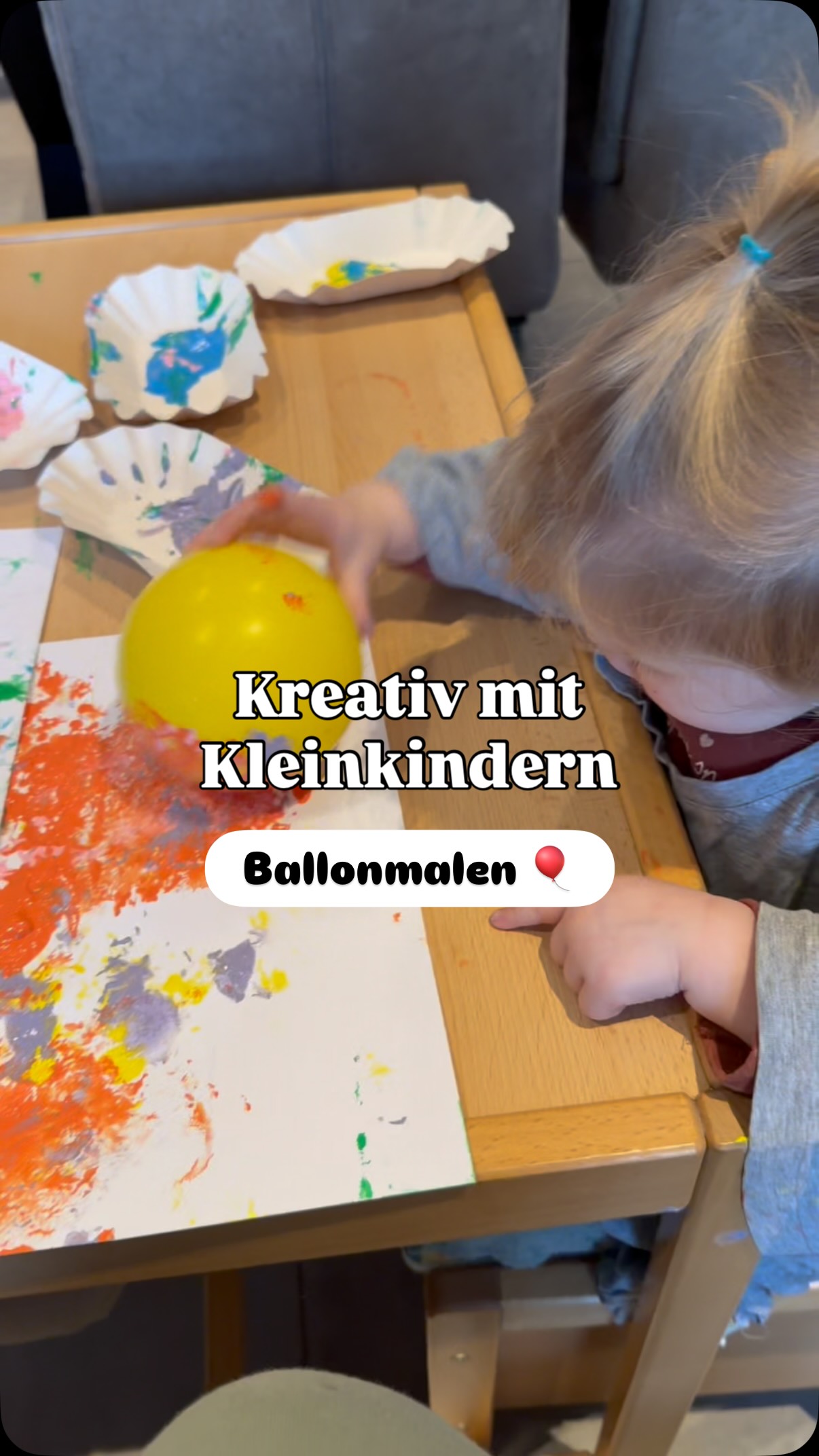Kein Witz: Meine Töchter haben locker 45 Minuten mit dieser Malaktivität verbracht. 🎨

Das ist auf jeden Fall eine Idee, die du dir für die nächste Kreativzeit mit den Kids merken solltest.

Wir haben Fingermalfarbe und mehrere Zettel benutzt – funktioniert aber genauso gut auf Postkarten oder Pappe.

Irgendwann haben die beiden einfach selbst ausprobiert, was mit dem Ballon noch alles geht. Am Ende wurde sogar mit den Fingern weitergemalt. 🤭

Also: Schnapp dir Ballons, Farbe, Papier und lass sie sich kreativ austoben. 🩵🩷

#kreativfreundin #mamamitideen #kreativmitkindern #kleinkindbeschäftigung #malenmitkindern
